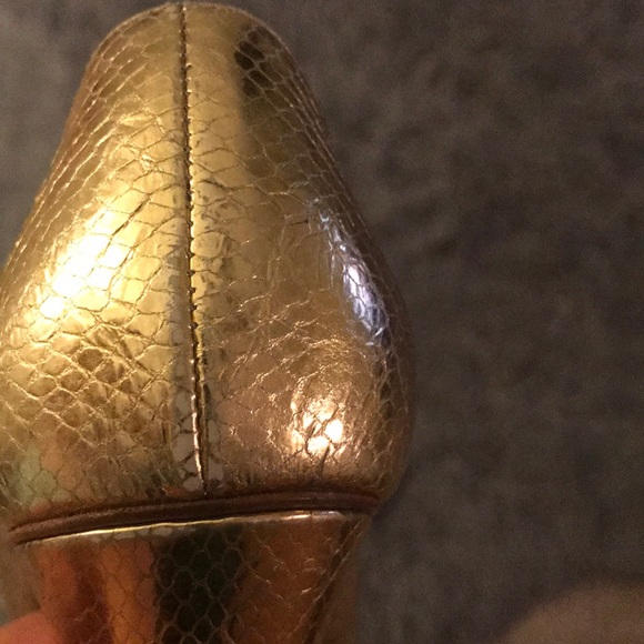 Authentic D&G gold metallic heels. Size 37.5 - Picture 7 of 8